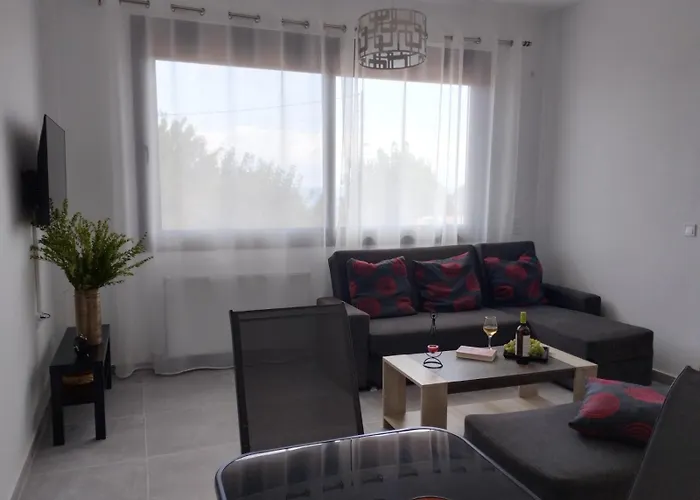 Emvasis * Νέα Κορώνη