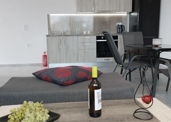 Nyaraló Emvasis Néa Koróni